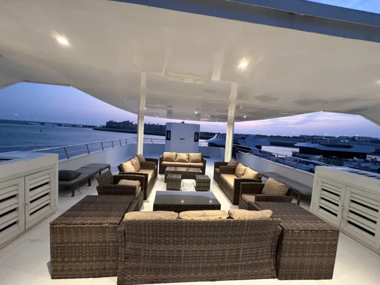 One Houseboat – 6