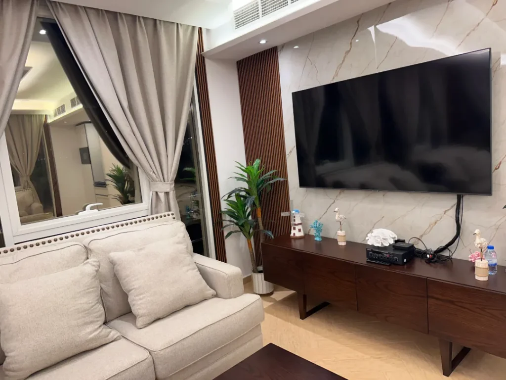One Houseboat – 19