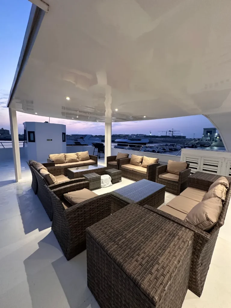 One Houseboat – 4