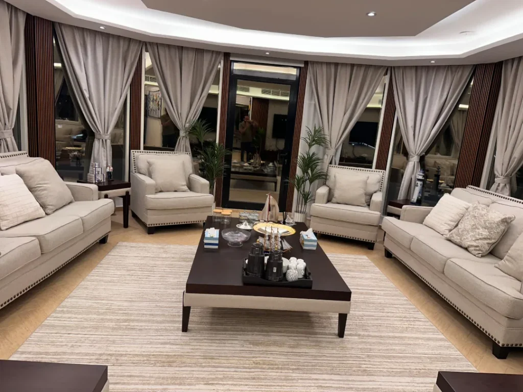 One Houseboat – 17