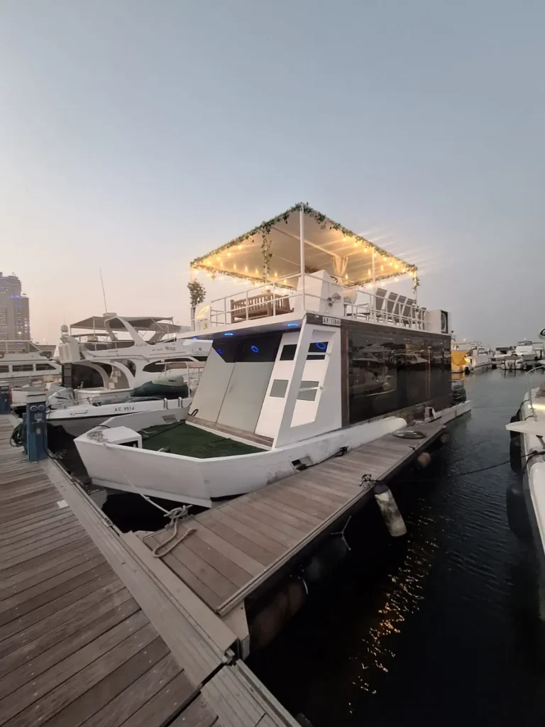 Ria Houseboat 1