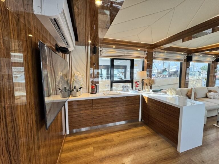 Amber Regent – Private Yacht Abu Dhabi – 5