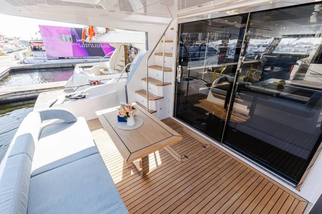 Falcon 56 – Private Yacht Dubai – 3