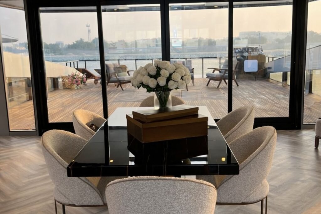 Glass Houseboat Abu Dhabi – 4
