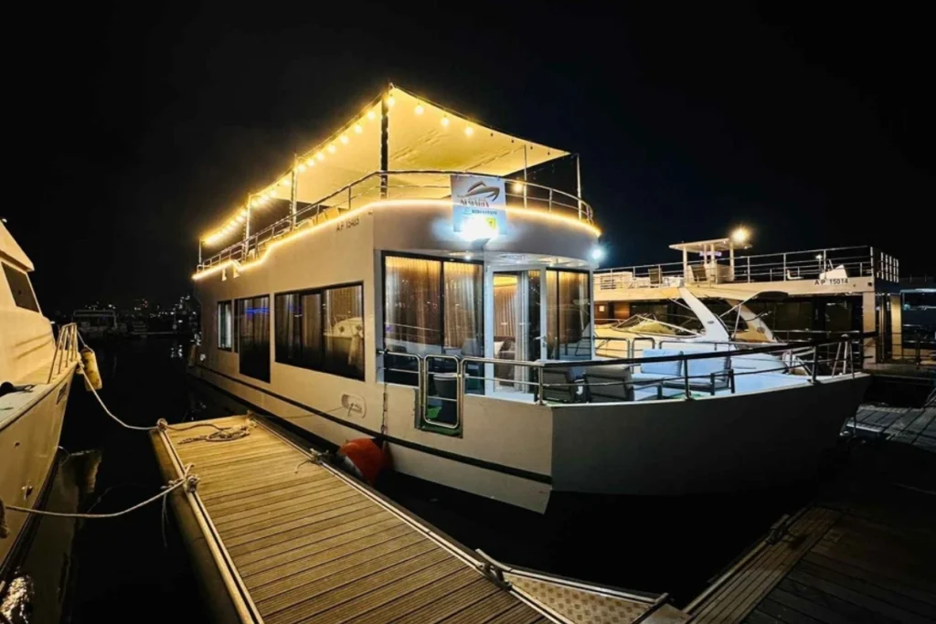 Lagoon Houseboat Abu Dhabi – 3