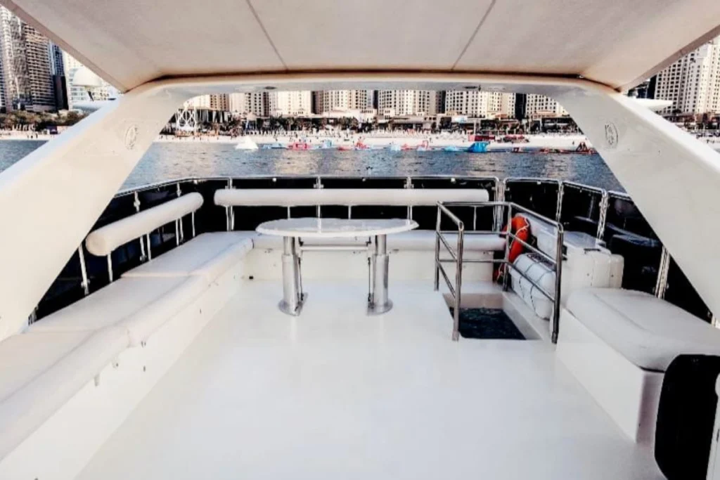 Oasis 82 Jacuzzi – Private Yacht Dubai – 3