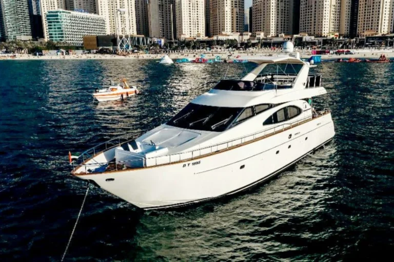 Oasis 82 Jacuzzi – Private Yacht Dubai – 5